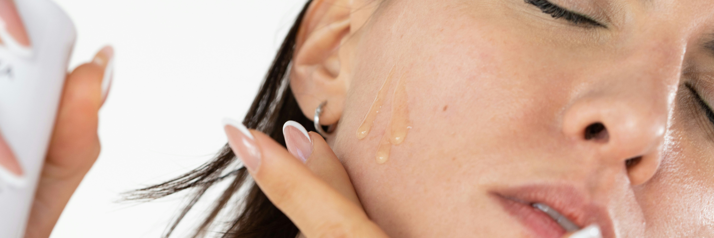 Peptides vs Retinol: Which Is Better for Aging Skin?